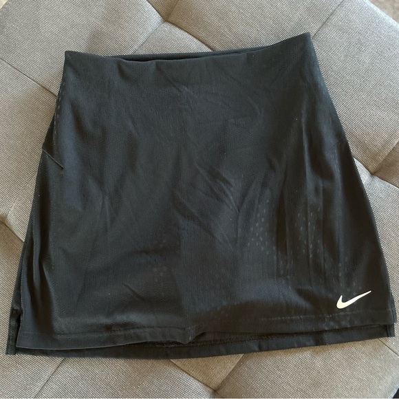 NWOT Nike Tour
Women's Dri-FIT ADV Golf Skirt. Size Medium. - Picture 3 of 6